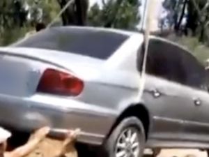 Bukan Pakai Peti, Jenazah Ini Dikuburkan Pakai Mobil