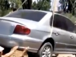 Bukan Pakai Peti, Jenazah Ini Dikuburkan Pakai Mobil