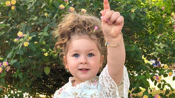 Esila, Bocah Berpipi Merah dan Chubby yang Mirip Boneka