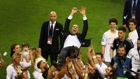 28 Mei 2016. Real Madrid menjuarai Liga Champions usai menang adu penalti lawan Atletico Madrid. El Real meraih Undecima, trofi Liga Champions pertama Zidane sebagai pelatih. (Foto: Clive Mason/Getty Images)