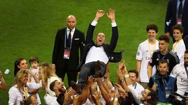 Zinedine Zidane meninggalkan Real Madrid hanya beberapa hari setelah memenangi Liga Champions