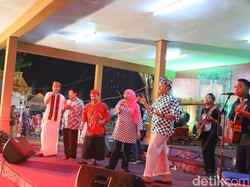 Ke Pasar Tjap Toenjoengan, Khofifah Beberkan Program Kesejahteraan