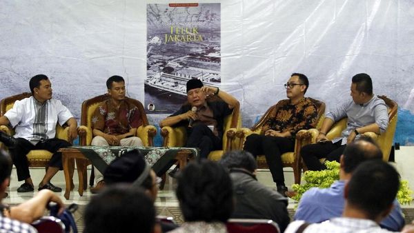 Peluncuran Buku Melawan Konspirasi Global di Teluk Jakarta