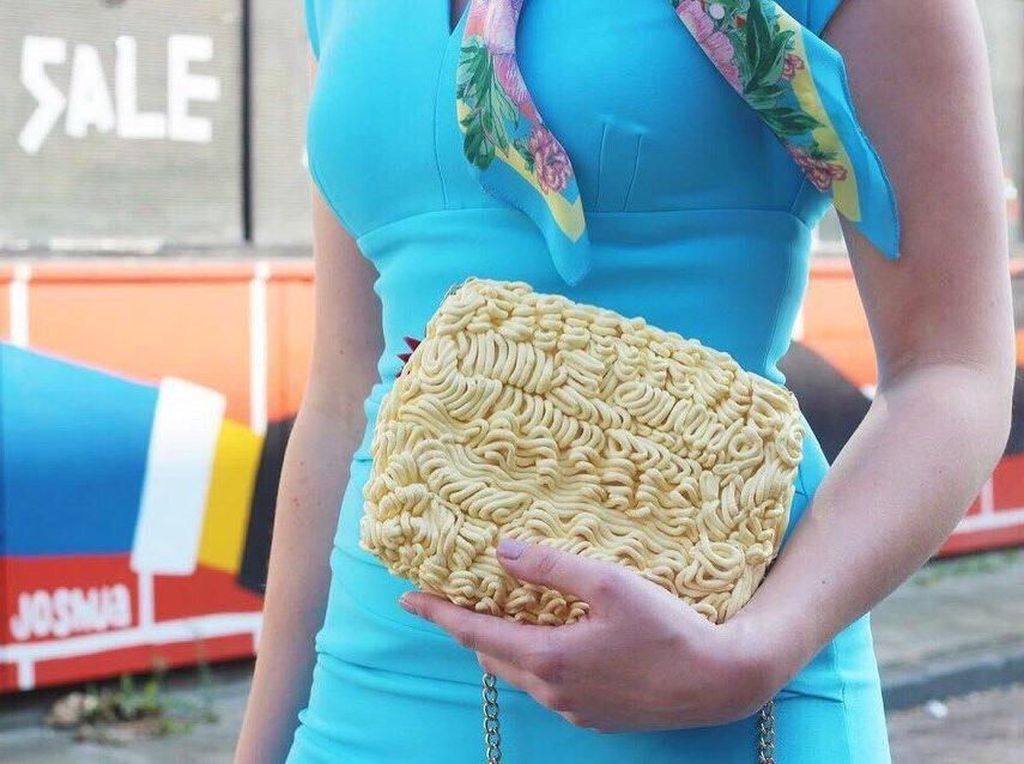 Kreatif! Tas Bentuk Mie yang Cocok Bagi Penggemar Berat Mie Instan Kreatif! Tas Bentuk Mie yang Cocok Bagi Penggemar Berat Mie Instan