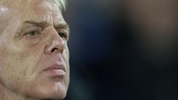 5. Total enam trofi dipersembahkan Leo Beenhakker (3 La Liga, 1 Copa del Rey, 2 Piala Super Spanyol) pada periode Juli 1986-Juni 1989 melatih Real Madrid. Periode keduanya di klub (Januari-Juni 1992) tidak ditandai tambahan trofi. (Foto: Mike Hewitt /Allsport)