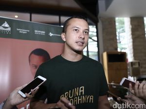 Nicholas Saputra Bikin Secangkir Kopi, Netizen Kompak Bilang Terima Kasih Nicholas Saputra Bikin Secangkir Kopi, Netizen Kompak Bilang Terima Kasih