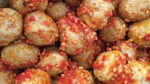 Siapa Berani? Buka Puasa dengan Pentol Super Duper Puedas Ini?