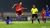 Dalam laga ini, Timnas U-23 memulai dengan agresif.