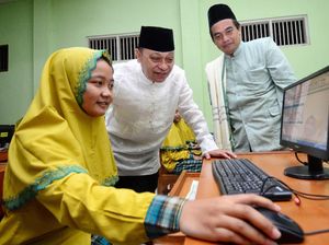 BTN Serahkan Bantuan 40 Komputer