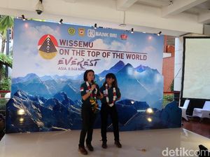 Kisah Perjuangan 2 Wanita Indonesia Berdiri di Puncak Everest Kisah Perjuangan 2 Wanita Indonesia Berdiri di Puncak Everest