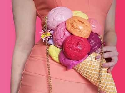 Keren! Designer Ini Ciptakan Tas Bentuk Makanan Persis Aslinya