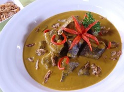 Menu Ke-21 : Telur Dadar Kembung dan Kalio Hati Sapi Menu Enak Citarasa Minang
