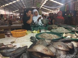 Ini Pengakuan Khofifah Saat Datangi Pasar Tradisional di Pagi Hari
