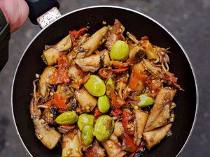 Pedas Mantap! 10 Tumis Cumi Pete yang Pedas Ini Pilihan Sahur Netizen Pedas Mantap! 10 Tumis Cumi Pete yang Pedas Ini Pilihan Sahur Netizen