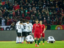 Mo Salah sempat membawa Mesir unggul lewat gol cantiknya sebelum dua gol Ronaldo di pengujung laga membuat Portugal menang 2-1. (Robert Hradil/Getty Images)