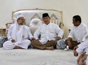 Gerindra: Prabowo Jenguk Habib Rizieq yang Dizalimi di Pengasingan Gerindra: Prabowo Jenguk Habib Rizieq yang Dizalimi di Pengasingan