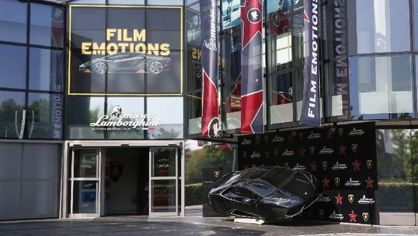 Di Museum Lamborghini Ada Lamborghini Batman dan Fast&Furious