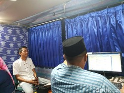 Bikin atau Perpanjang SIM Jangan Pakai Baju Biru, Kenapa?