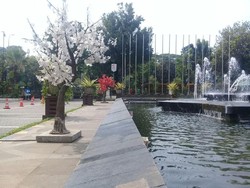 Kemunculan Pohon Imitasi yang Diprotes di Era Anies