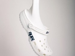 Dijual Sepatu Crocs dengan Kaus Kaki Seharga Rp 2 Juta, Minat Beli?