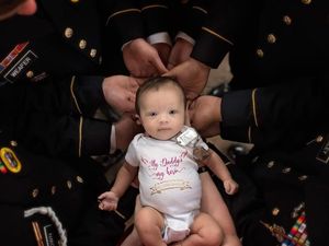 Ada Cerita Sedih di Balik Foto Bayi yang Memukau Netizen Ini