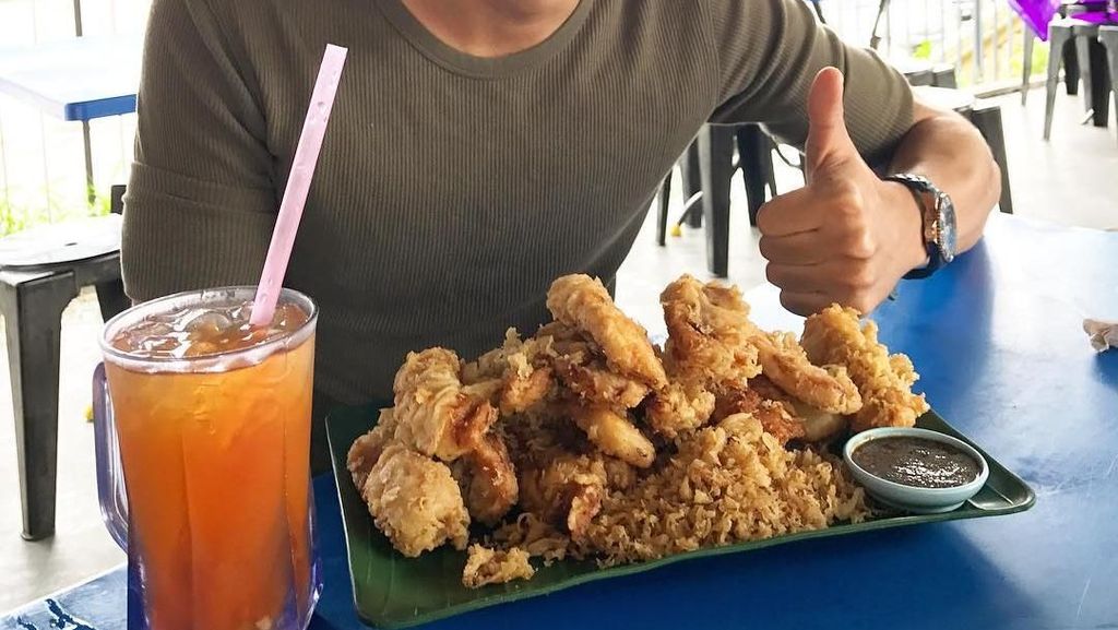 Tampannya Politikus Muda Malaysia, Syed Saddiq Saat Berpose dengan Makanan
