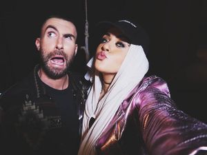 Ada Dua Hijabers Muncul di Video Klip Maroon 5 Bareng Gal Gadot