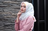 8 Hijabers Cantik yang Paling Sering di-Endorse Online Shop