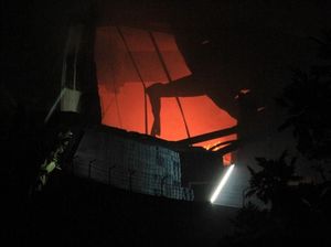 Baru Padam, Api Kembali Bakar Gudang Coklat di Bandung