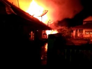 Diduga karena Mercon, 15 Rumah dan 5 Kios di Aceh Terbakar