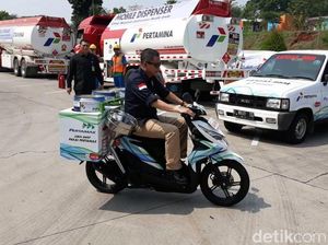 Jonan Wira-wiri Naik Motor Pengangkut BBM