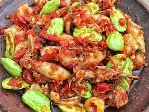 Resep Tumis Cumi Petai Cabai Hijau, Pedas Menggoda Saat Musim Hujan