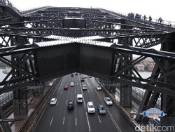 Jadi Spiderman di Harbour Bridge Sydney, Mau Coba?