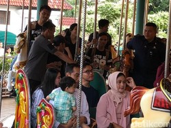 Ngabuburit, Jokowi Ajak Cucu Main ke Dufan