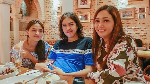 Sweet! Ini Momen Makan El Rumi Bersama Maia Estianty dan Marsha Aruan
