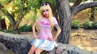 Potret Wanita Terobsesi Jadi Barbie, Tapi Malah Disebut Mirip Annabelle