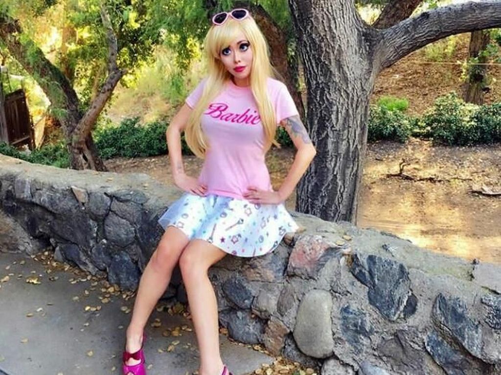 Potret Wanita Terobsesi Jadi Barbie, Tapi Malah Disebut Mirip Annabelle