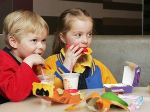 YouTuber Jadi Penyebab Anak-anak Makan Lebih Banyak Kalori YouTuber Jadi Penyebab Anak-anak Makan Lebih Banyak Kalori