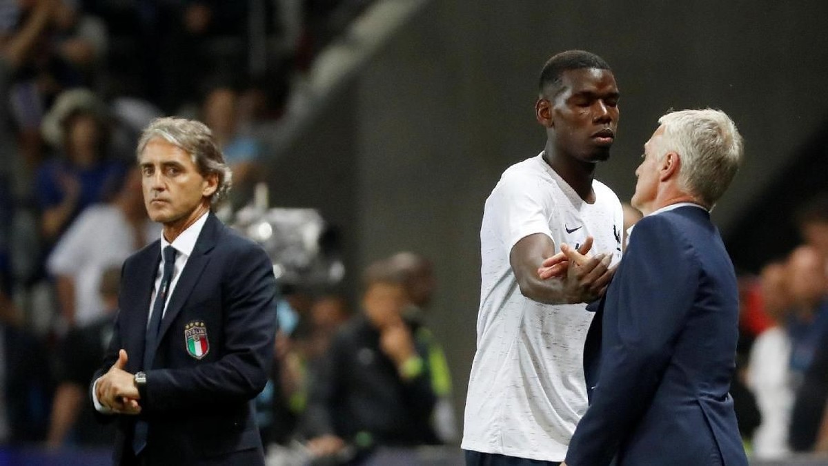 Paul Pogba saat ditarik keluar di laga Prancis kontra Italia (Eric Gaillard/Reuters)
