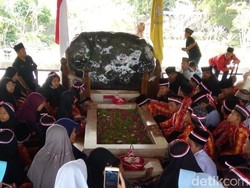 Anak-anak Yatim di Ngawi Doakan Bung Karno dan Puti