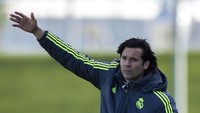 Santiago Solari merupakan mantan pemain Madrid. Saat ini, dia menangani Castilla (tim junior Madrid). Disebut-sebut, dia tengah diharapkan petinggi Madrid menjadi seperti Zinedine Zidane yang naik jabatan  dari Castilla.(Gonzalo Arroyo Moreno/Getty Images)