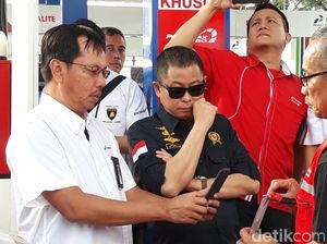 Berkacamata Hitam, Jonan Cek SPBU di Jakarta-Surabaya