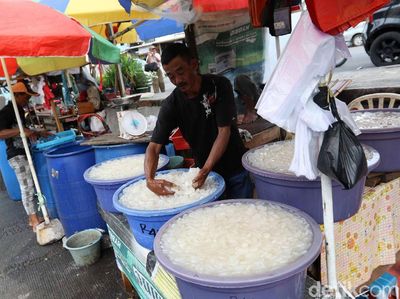 Penjualan Kolang Kaling Meningkat di Bulan Ramadan