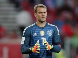 Ini adalah penampilan perdana Neuer di lapangan sejak September 2017. Kiper Bayern Munich itu lama absen karena ada tulang di kakinya yang patah. Foto: Lisi Niesner/Reuters