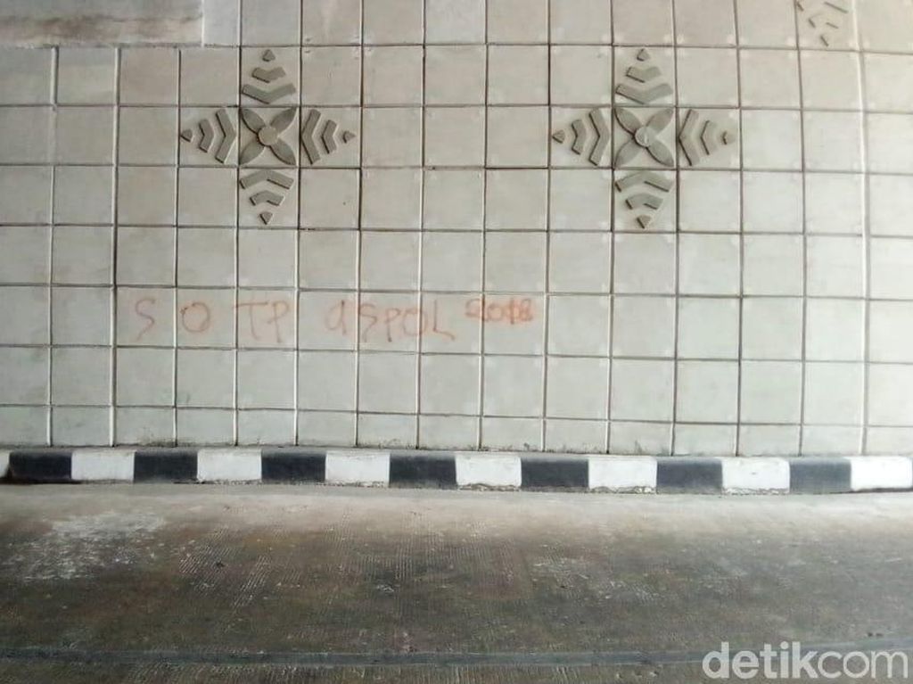 Sandiaga ke Pelaku Vandalisme: You Can Run, But You Cant Hide Sandiaga ke Pelaku Vandalisme: You Can Run, But You Cant Hide