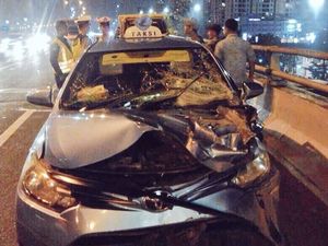 Tabrak Truk di Tol Sunter, Taksi Ringsek