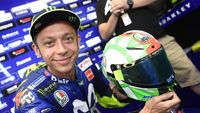 Rossi Melesat dengan Helm Barunya di MotoGP Italia