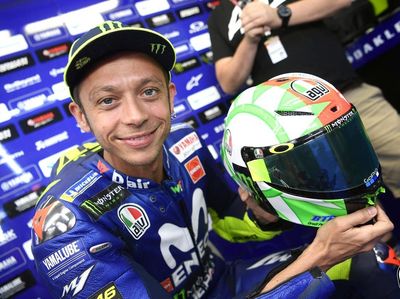 Rossi Melesat dengan Helm Barunya di MotoGP Italia