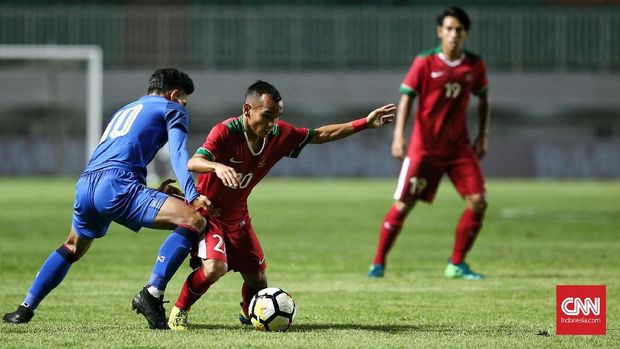 Riko Simanjuntak saat memperkuat Timnas Indonesia menghadapi Thailand. (