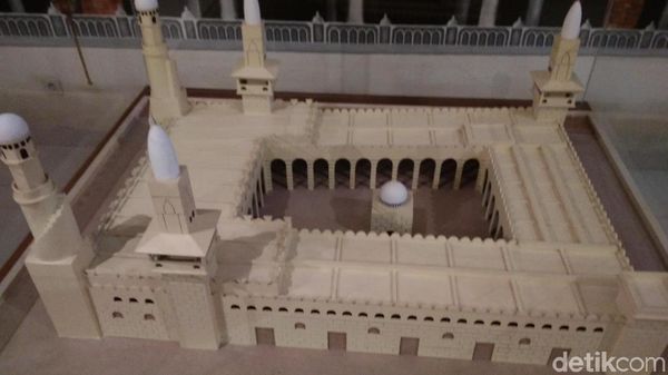 Foto: Miniatur Kabah dan Masjid Nabawi Ada di Garut!